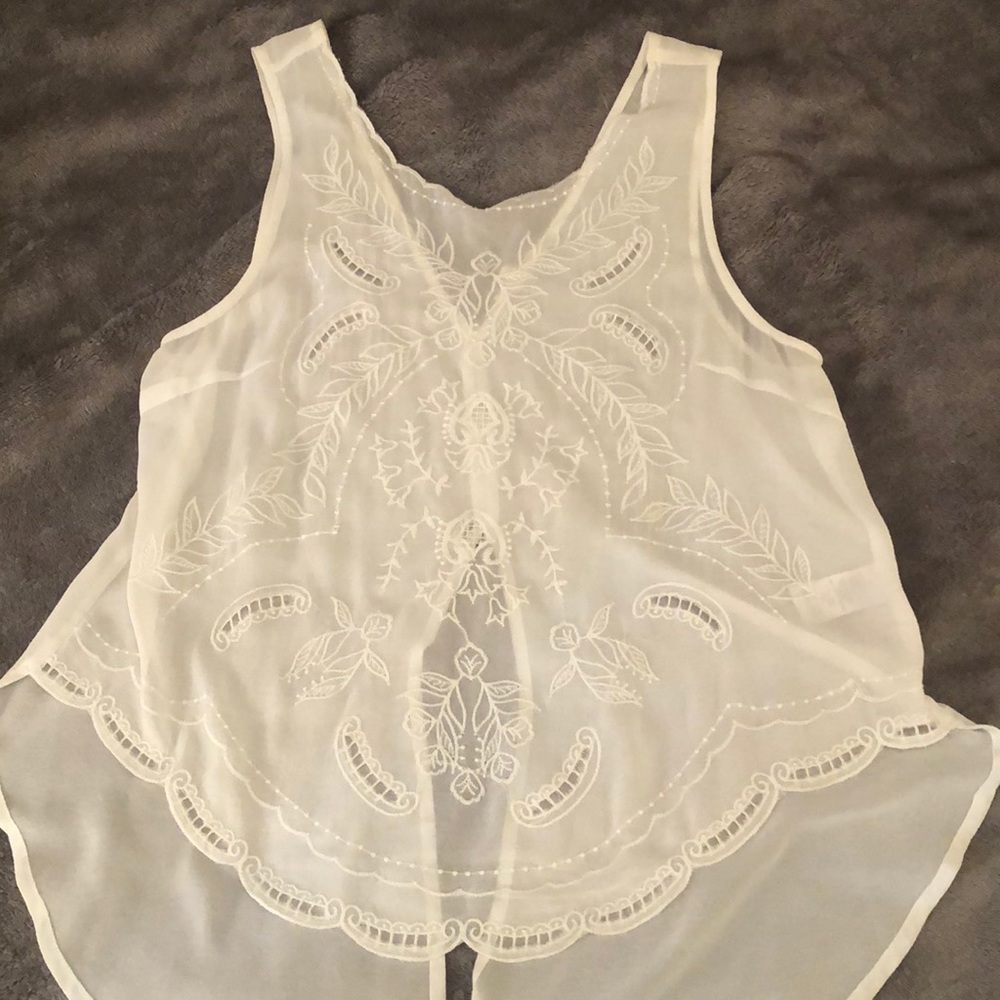 White lace Vestique top size M